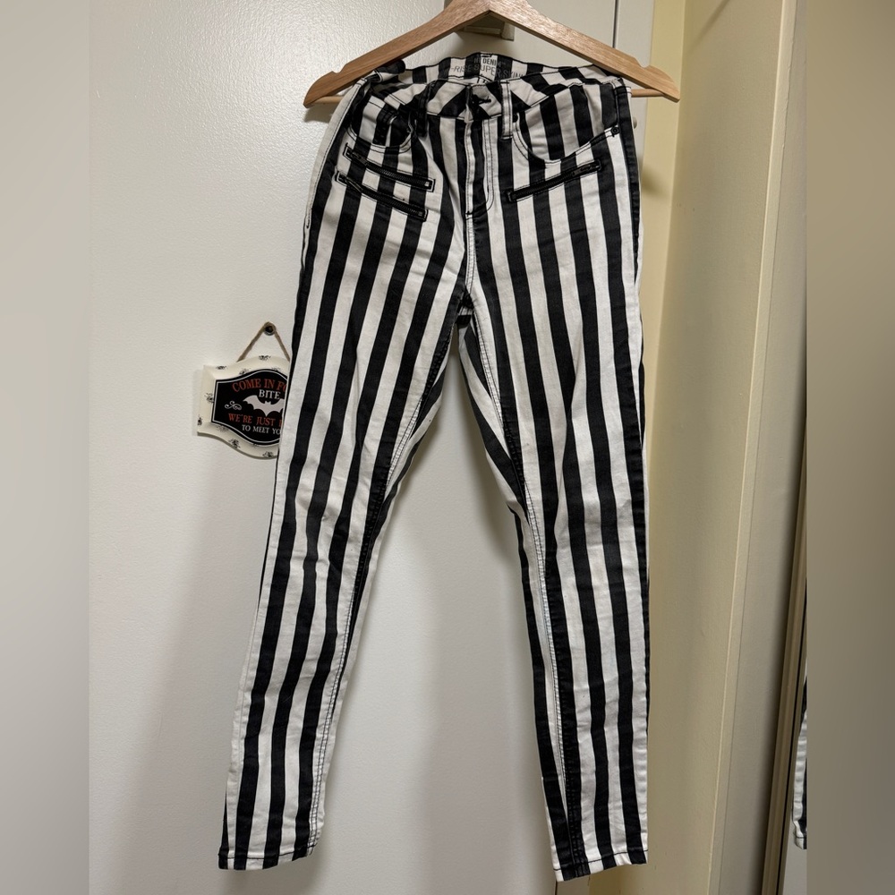Hot topic jeans, high rise, striped